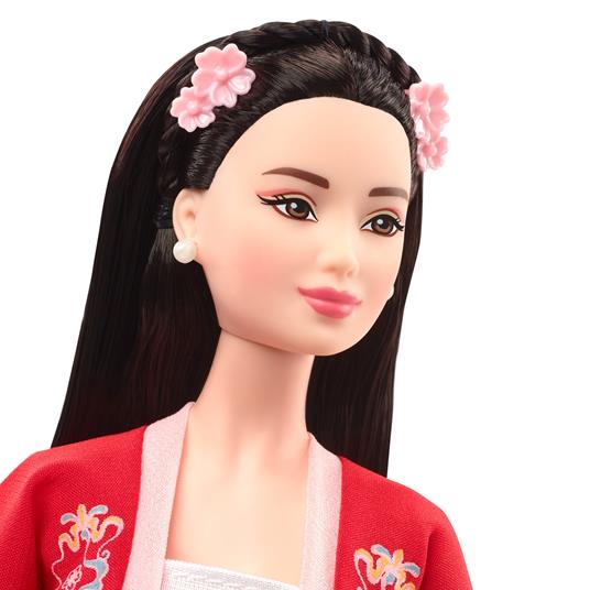Barbie - Signature Lunar New Year, Bambola Barbie da collezione con camicetta e gonna ricamata, include accessori - 4