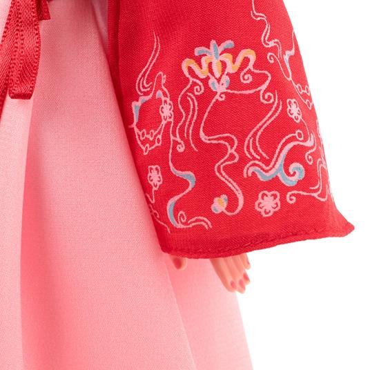 Barbie - Signature Lunar New Year, Bambola Barbie da collezione con  camicetta e gonna ricamata, include accessori - Barbie - Bambole Fashion -  Giocattoli