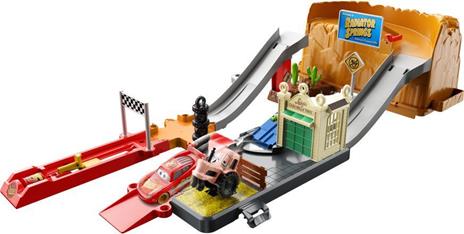 Cars - Corsa a Radiator Springs Playset con contenitore, con oltre 20 pezzi include veicolo Saetta McQueen - 23