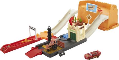 Cars - Corsa a Radiator Springs Playset con contenitore, con oltre 20 pezzi include veicolo Saetta McQueen - 6