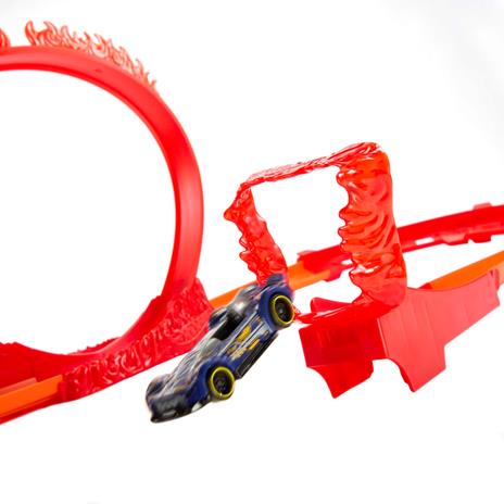 Hot Wheels - Track Builder Assortimento Box Espansione, Pista a tema fuoco include 1 macchinina e 16 pezzi di pista - 7