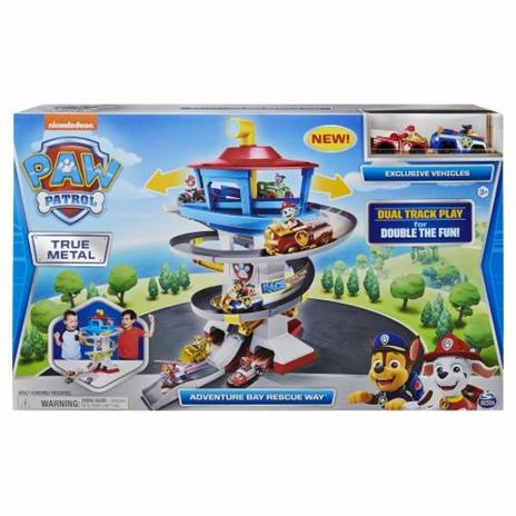 Paw Patrol Set di Gioco Adventure Bay Pista da Corsa Die Cast con 2 Veicoli, in Scala 1:55 - 3