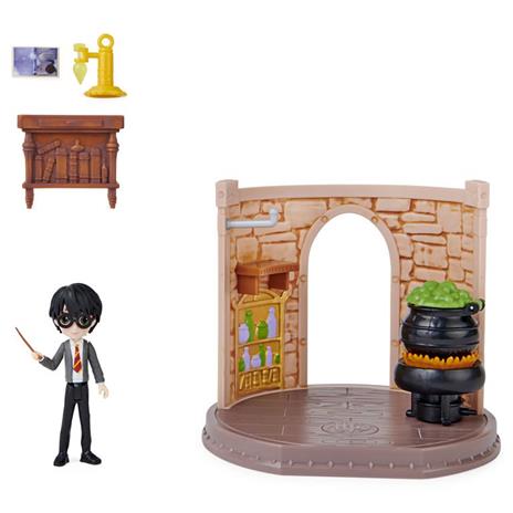 Wizarding World Classe di Pozioni con bambola esclusiva Harry Potter e accessori - 4