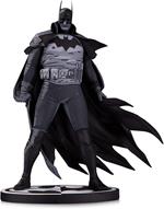 BATMAN B&W BATMAN BY MIKE MIGNOLA STATUA MCFARLANE TOYS