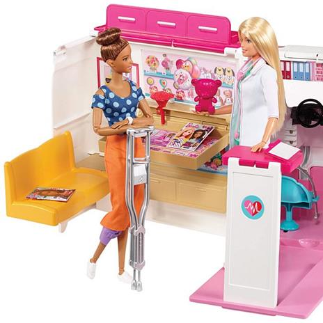 Barbie. Playset con Ambulanza e Ambulatorio - 108