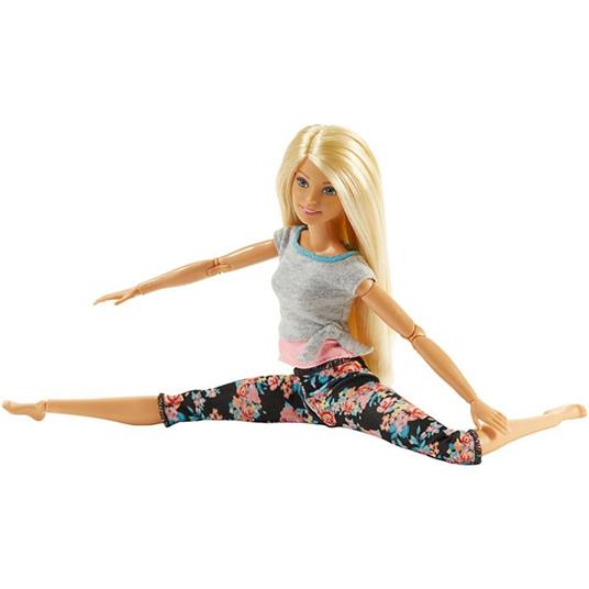 Barbie Bambola con 22 Punti Snodabili con Capelli Biondi e Abiti da Yoga. Multicolore - 5