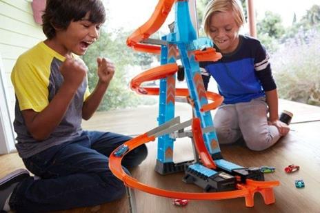 ?Hot Wheels Sky Crash Tower Pista Alta 60cm con Booster Motorizzato e Macchinina. Mattel (GJM76) - 2