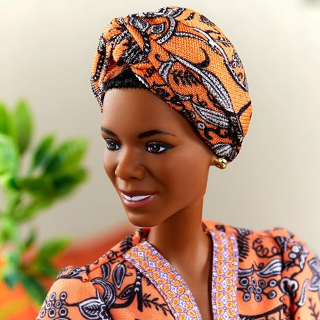 Barbie Inspiring Women Maya Angelou, Bambola da Collezione, Giocattolo per Bambini 6+ Anni. Mattel (GXF46) - 7