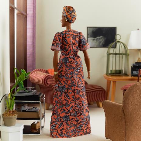 Barbie Inspiring Women Maya Angelou, Bambola da Collezione, Giocattolo per Bambini 6+ Anni. Mattel (GXF46) - 9