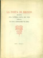 La porta di bronzo che mena alla cappella detta del voto fondata da Papa Alessandro VII Chigi