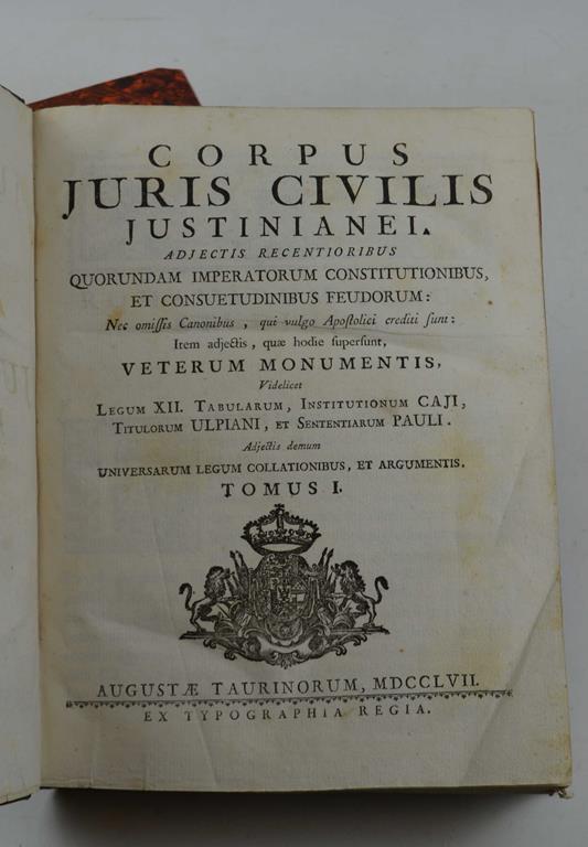 Corpus juris civilis justinianei. Adjectis recentioribus quorundam imperatorum constitutionibus, et consuetudinibus feudorum… Item adjectis, quae hodie supersunt, veterum monumentis, videlicet Legum XII. Tabularum, Instituionum Caji, Titulorum Ulpian - copertina