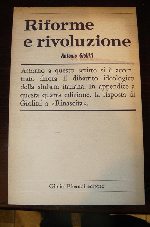 Riforme e rivoluzione. Attorno a questo scritto si è accentrato finora il dibattito ideologico della sinistra italiana. in appendice a questa quarta edizione, la risposta di Giolitti a 'Rinascità - Antonio Giolitti - copertina