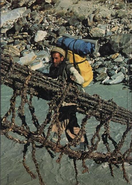 Sui sentieri del mondo. Guida all'escursionismo e al trekking. Patrocinio del Club Alpino Italiano - Giancarlo Corbellini - 2