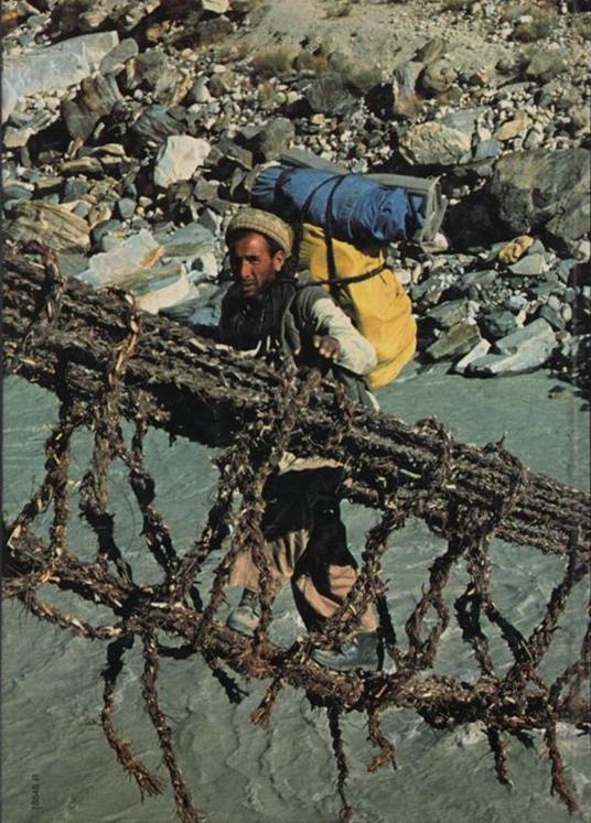 Sui sentieri del mondo. Guida all'escursionismo e al trekking. Patrocinio del Club Alpino Italiano - Giancarlo Corbellini - 2