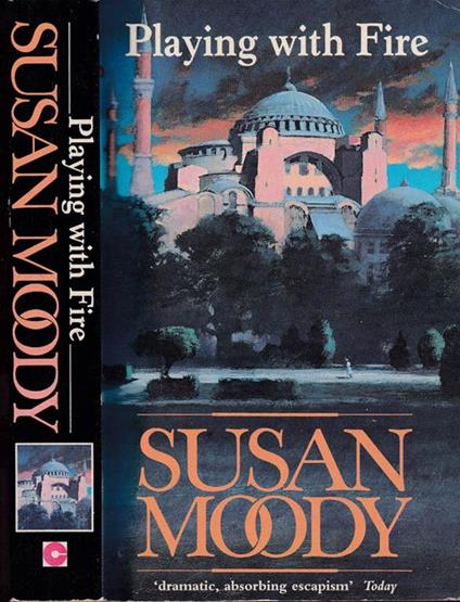 Playing with fire - Susan Moody - copertina