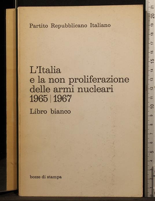 L' Italia e la non proliferazione delle armi nucleari 1965/1967 - Dario Fo - copertina