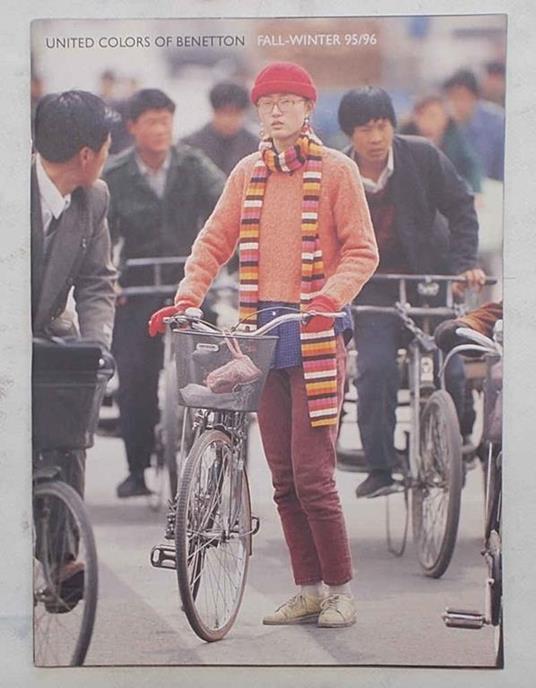 Rivista - catalogo: "United Colors of Benetton." "Fall-Winter collection  93-94" (abbigliamento per bambini e ragazzi) - Libro Usato - ND - | IBS