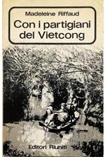 Con i partigiani del Vietcong