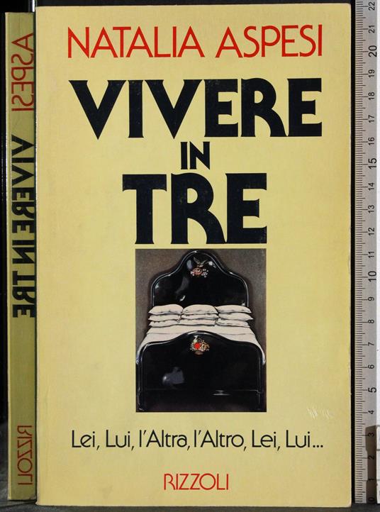 Vivere in tre - Natalia Aspesi - copertina