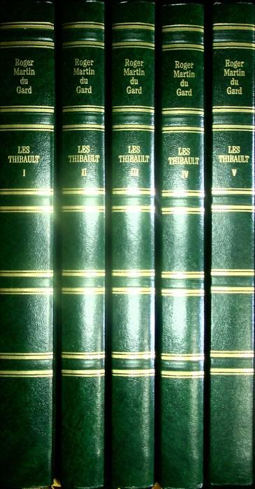 Les Thibault: 1: Le cahier gris - Le pénitencier - La belle saison; 2: La Sorellina - Le consultation - La mort du père; 3-4-5. L'été 1914 - Epilogue - Roger Martin du Gard - copertina