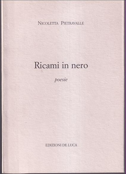 Ricami in nero poesie - Nicoletta Pietravalle - copertina