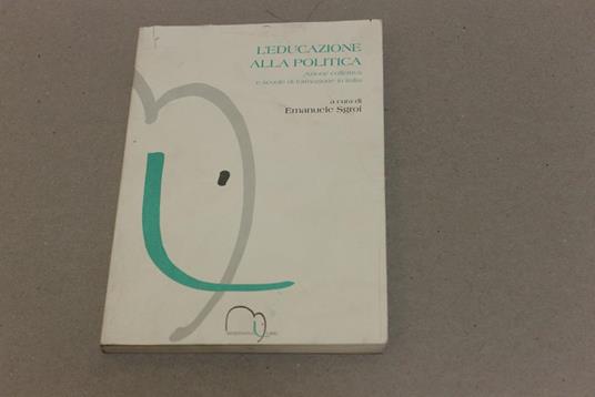 L' L' educazione alla politica. Azione collettiva e scuole di formazione in Italia - copertina