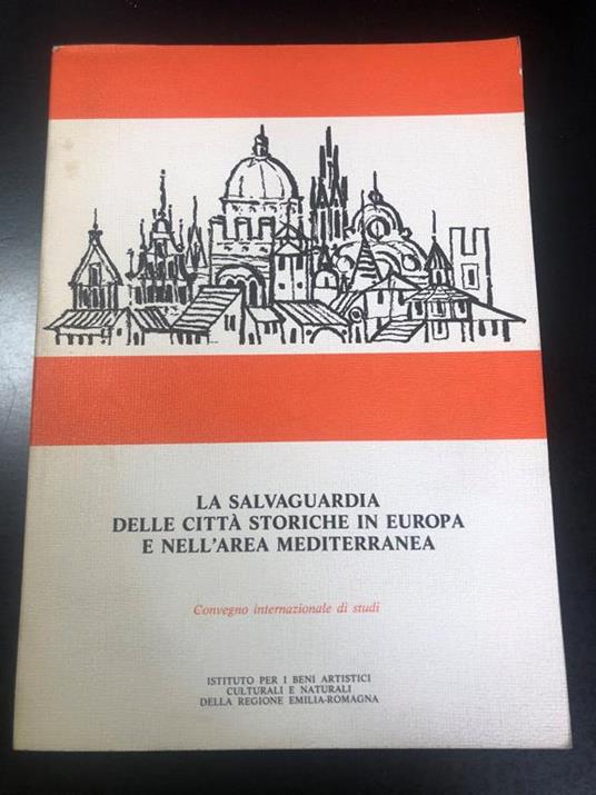 La salvaguardia delle città storiche in Europa e nell'area mediterranea. Convegno internazionale di studi. Nuova Alfa Editoriale 1983 - copertina