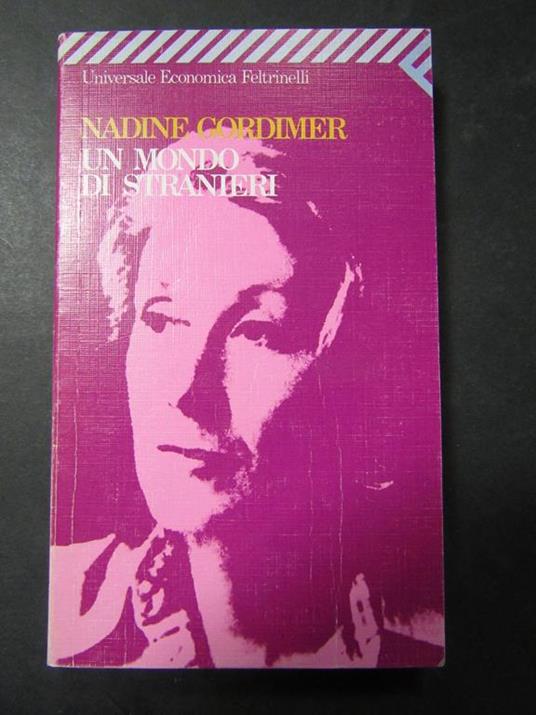 Un mondo di stranieri. Feltrinelli. 1990 - Nadine Gordimer - copertina