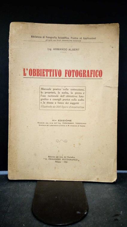 Albert, Armando. , and Todeschini, Ferdinando. L'obbiettivo fotografico : Manuale pratico sulla costruzione, le proprietà, la scelta, la prova e l'uso razionale dell'obbiettivo fotografico e consigli pratici sulla scelta e la messa a fuoco dei sogget - copertina