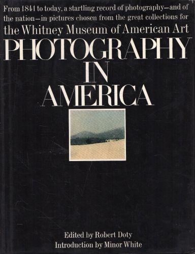 Photography in America. A startling record of photography from 1841 to today. by Robert M. Doty and Whitney Museum of American Art (1974) - copertina