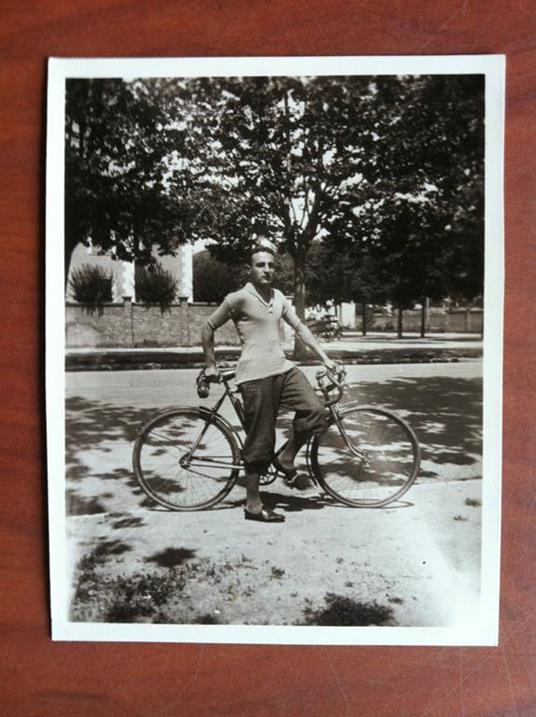 Fotografia originale 1933 Torino? Uomo in bicicletta - E11145 - Libro Usato  - ND - | IBS