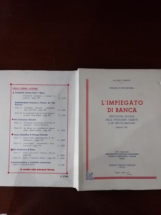 L' impiegato di banca - Alvaro Caringi - copertina