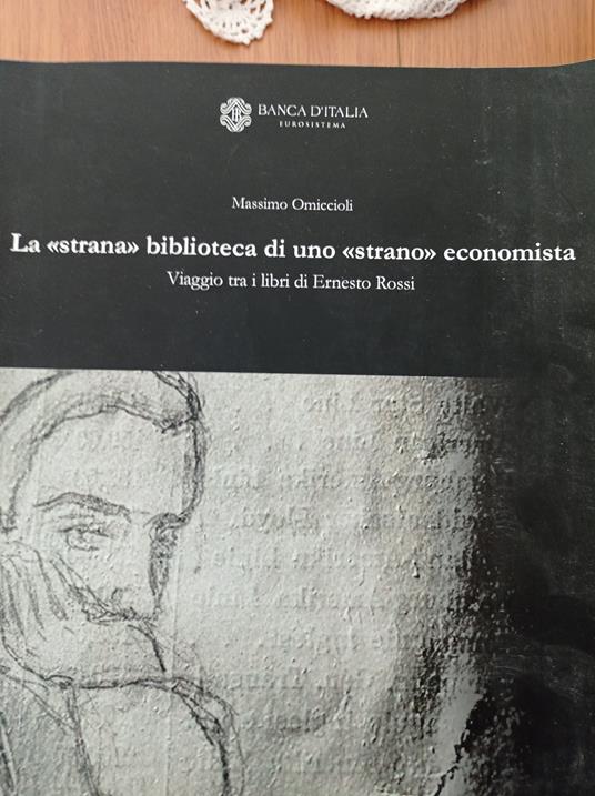 La strana biblioteca di uno "strano" economista - Massimo Miccoli - copertina