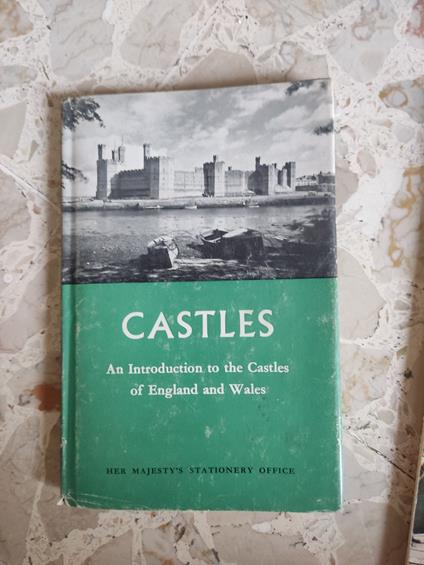 Castles: an introduction to the Castles of England and Wales - copertina
