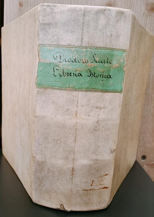 Historia overo libraria historica delle memorie antiche, non pur de barbari inanzi, et dopo la guerra troiana, ma ancora dè greci et dè romani nella quale, divisa da noi per le quattro monarchie ... tradotta di greco in latino da diuersi auttori, & n - copertina