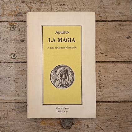 La magia - Apuleio - copertina