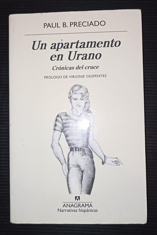 Un apartamento en Urano. Cronicas del cruce - copertina