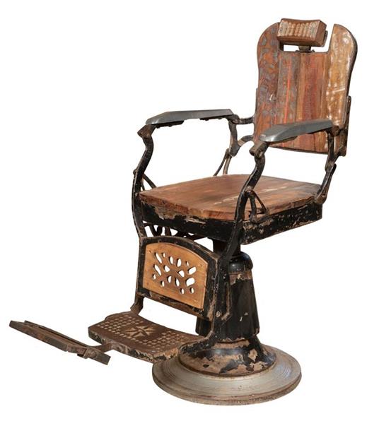 Vecchia sedia poltrona da barbieri restaurata - Biscottini - Idee regalo |  IBS
