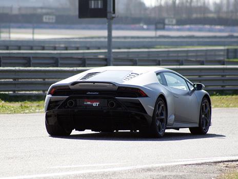 SMARTBOX - 1 giro di pista in Lamborghini Huracán EVO e video ricordo - Cofanetto regalo - 4