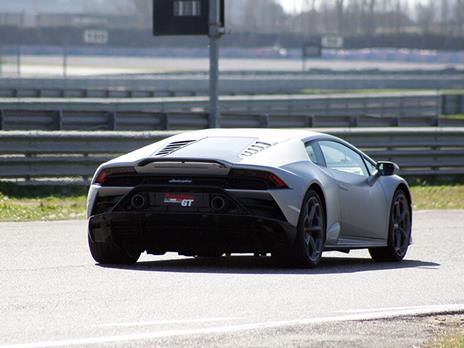 SMARTBOX - 1 giro di pista in Lamborghini Huracán EVO e video ricordo - Cofanetto regalo - 7