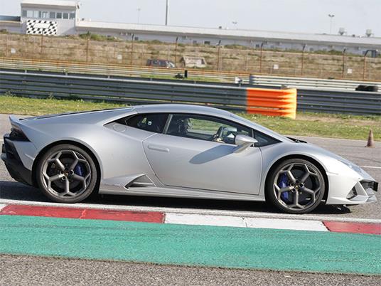 SMARTBOX - 2 giri su circuito in Lamborghini Huracan EVO - Cofanetto regalo - 6