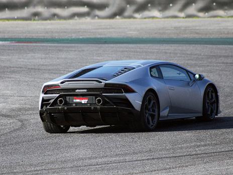 SMARTBOX - Lamborghini Huracán EVO: 1 giro sul Circuito Varano de' Melegari e video HD - Cofanetto regalo - 3