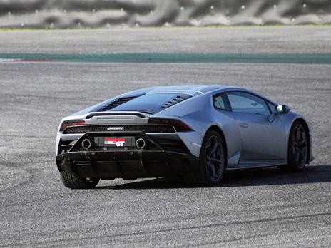 SMARTBOX - Lamborghini Huracán EVO: 1 giro sul Circuito Varano de' Melegari e video HD - Cofanetto regalo - 7