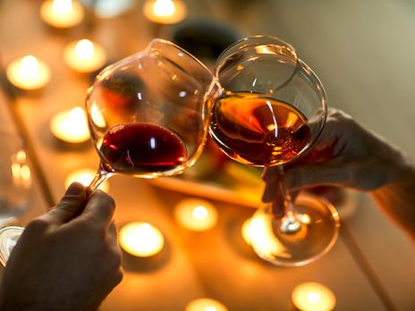 SMARTBOX - Rosso di Sera con Winelivery: scopri la Toscana con 3 bottiglie di vino a domicilio - Cofanetto regalo - 5