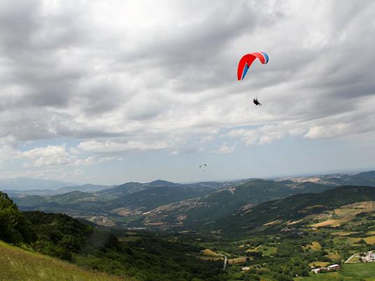 SMARTBOX - 1 suggestivo volo in parapendio per 2 persone con video e foto ricordo in Abruzzo - Cofanetto regalo - 6