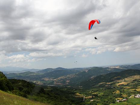 SMARTBOX - 1 suggestivo volo in parapendio per 2 persone con video e foto ricordo in Abruzzo - Cofanetto regalo - 9