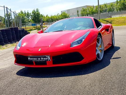 SMARTBOX - Ferrari F488 GTB su pista: 5 giri sul Circuito di Castelletto e video a bordo - Cofanetto regalo - 3