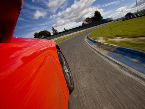 SMARTBOX - Ferrari F488 GTB su pista: 5 giri sul Circuito di Castelletto e video a bordo - Cofanetto regalo - 5