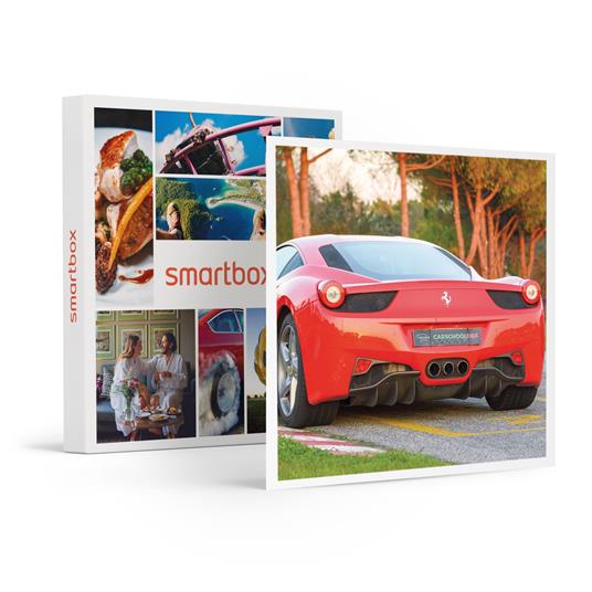 SMARTBOX - Adrenalina in supercar: 1 giro alla guida di Ferrari o  Lamborghini su 6 circuiti a scelta - Cofanetto regalo - 10 emozionanti  esperienze di guida su pista - Smartbox - Idee regalo | IBS