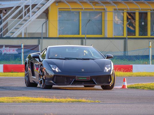 SMARTBOX - Adrenalina in pista: 4 giri su Ferrari F488 GTB e Lamborghini Huracán EVO - Cofanetto regalo - 8